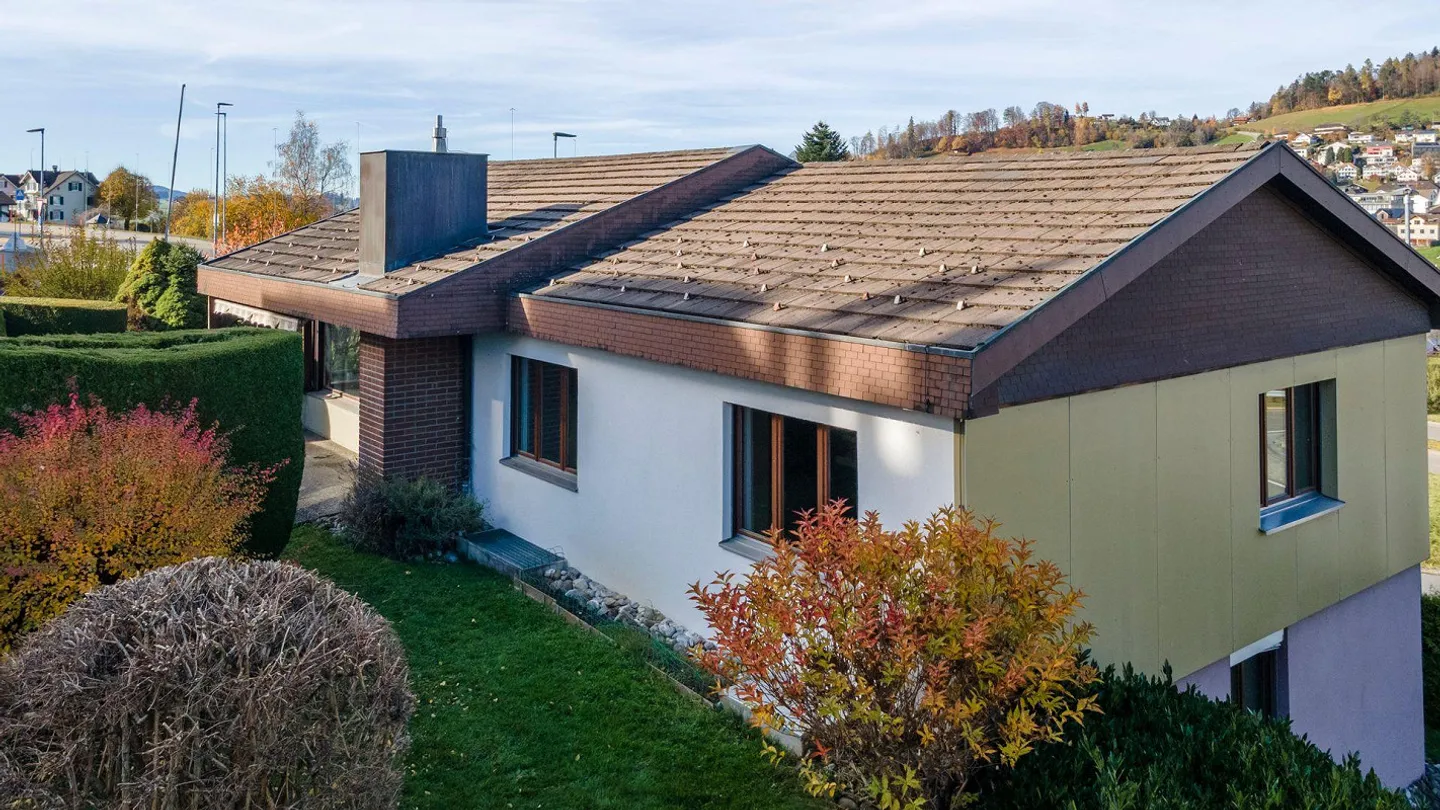 Terreno commerciale in posizione visibile con casa unifamiliare - Foto 9 di 11