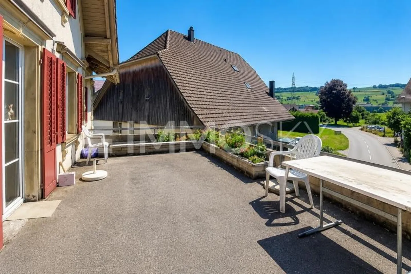 Built for generations and attractive for investors - Photo 8 of 10