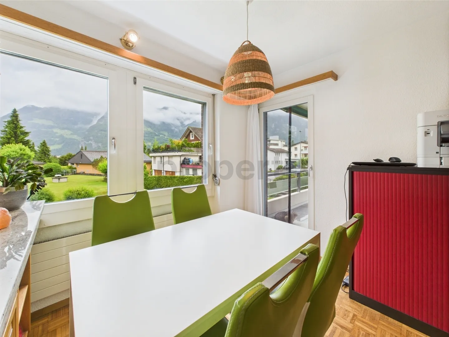 Attraktive Kapitalanlage mit Mieter - 3.5 Zimmer Wohnung mit Bergblick &amp; Garagebox - Foto 4 von 12