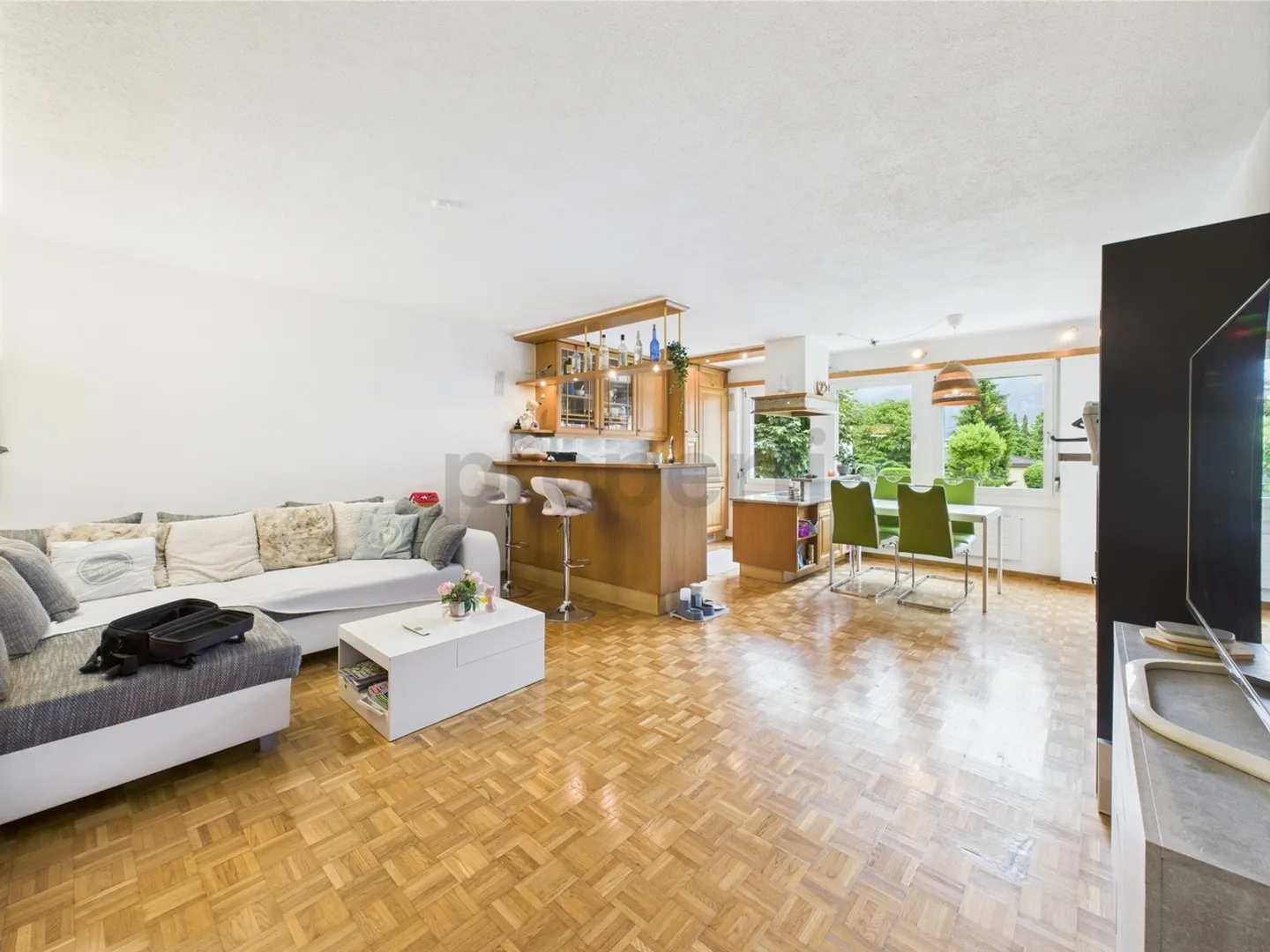 Attraktive Kapitalanlage mit Mieter - 3.5 Zimmer Wohnung mit Bergblick &amp; Garagebox - Foto 2 von 12
