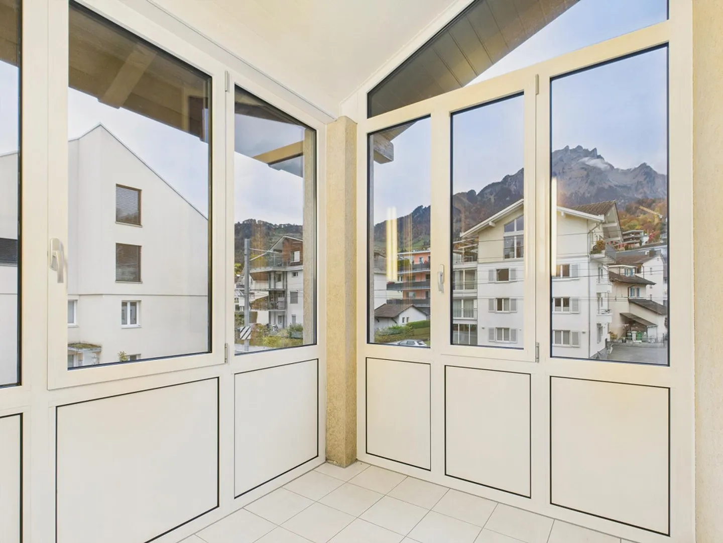 Appartamento attico da sogno con vista sul lago a Hergiswil NW - Foto 11 di 14
