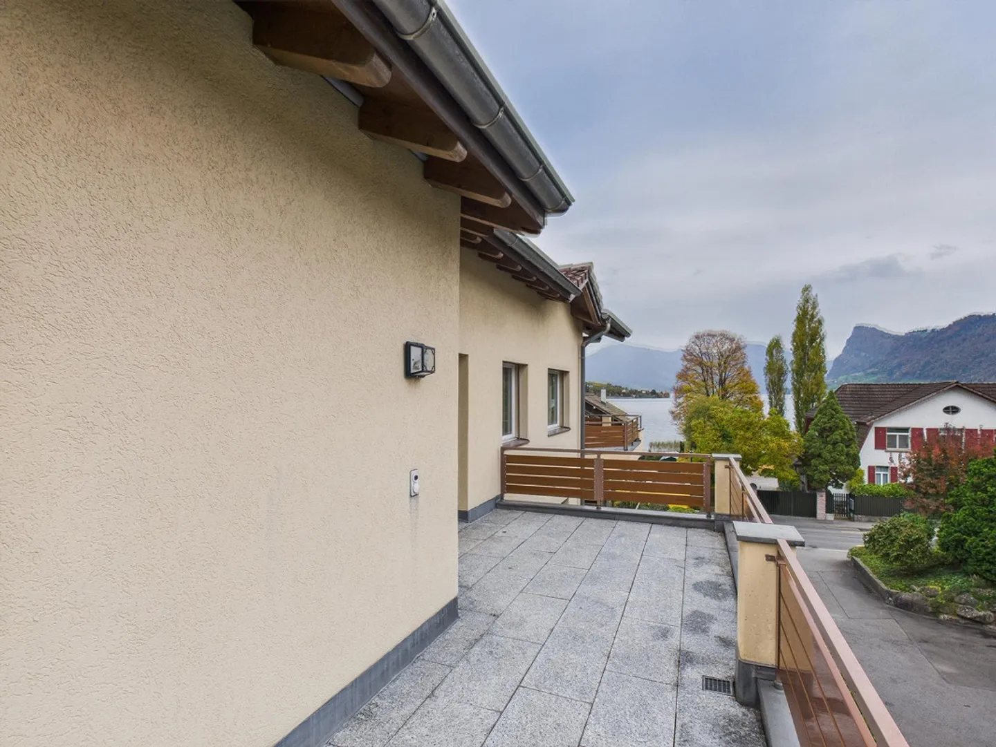 Appartamento attico da sogno con vista sul lago a Hergiswil NW - Foto 12 di 14