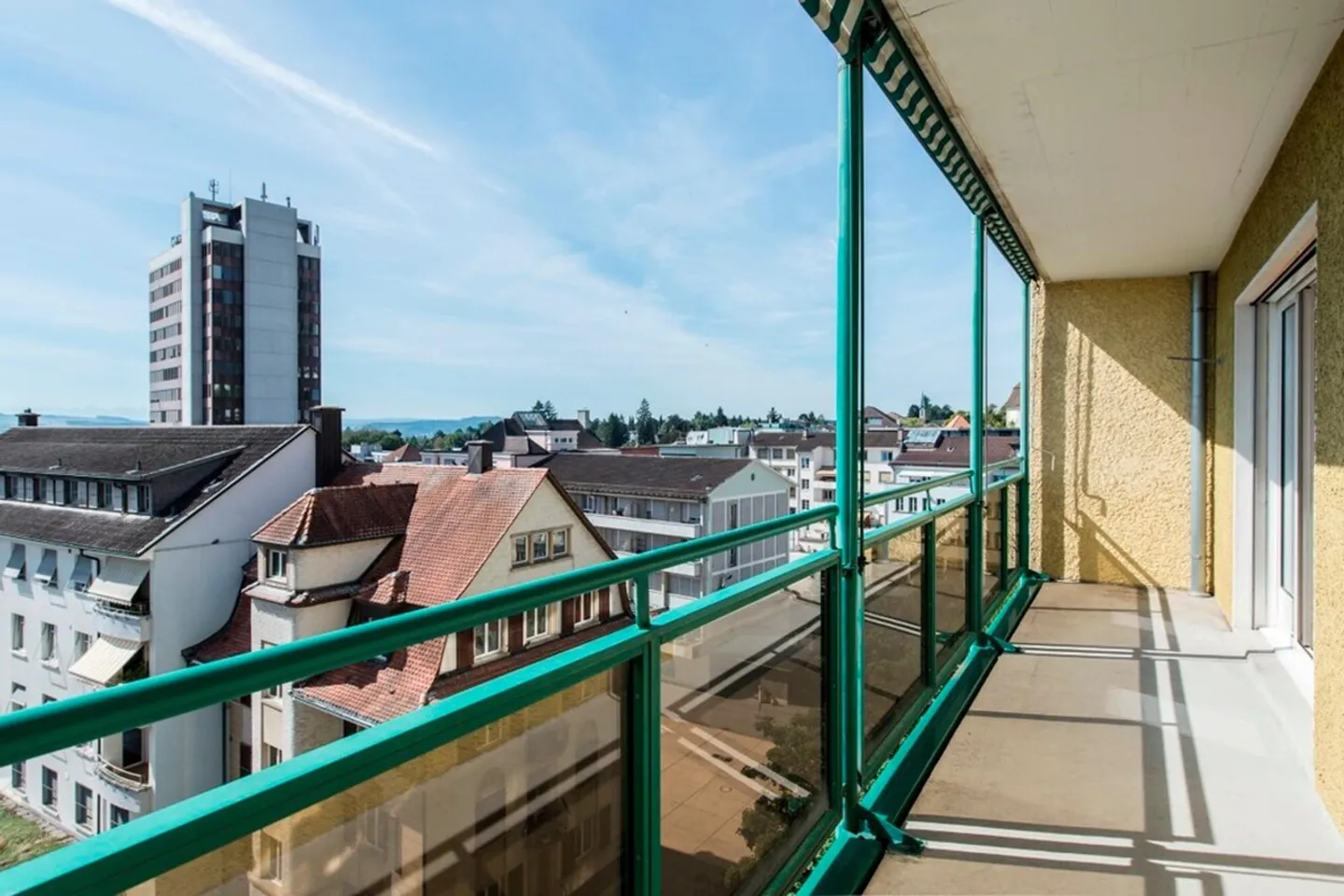 Appartement en attique au 10ème étage - vivre haut sans dépôt. - Photo 5 sur 6