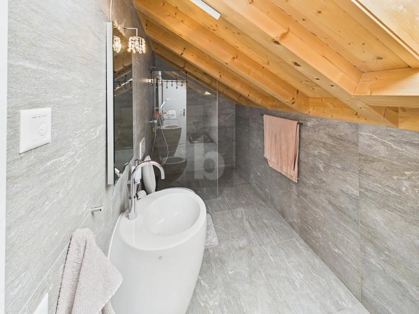 Modernes Familienhaus in Natur - Foto 3 von 6