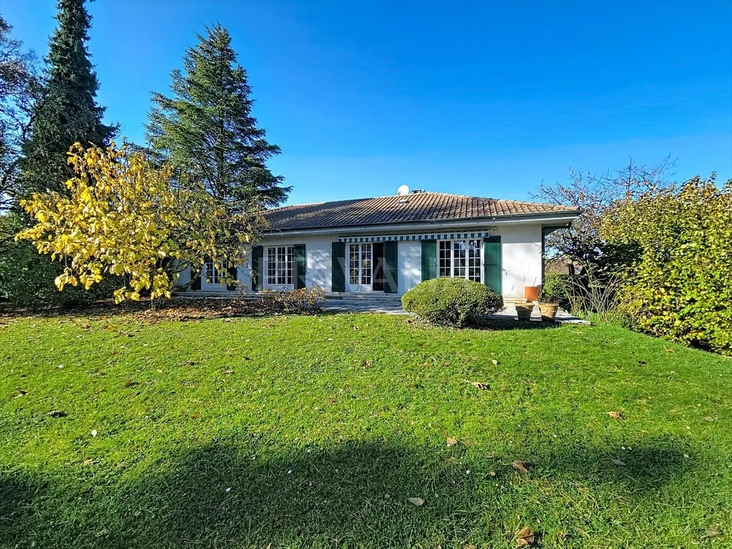 6-room house - Photo 1 of 10