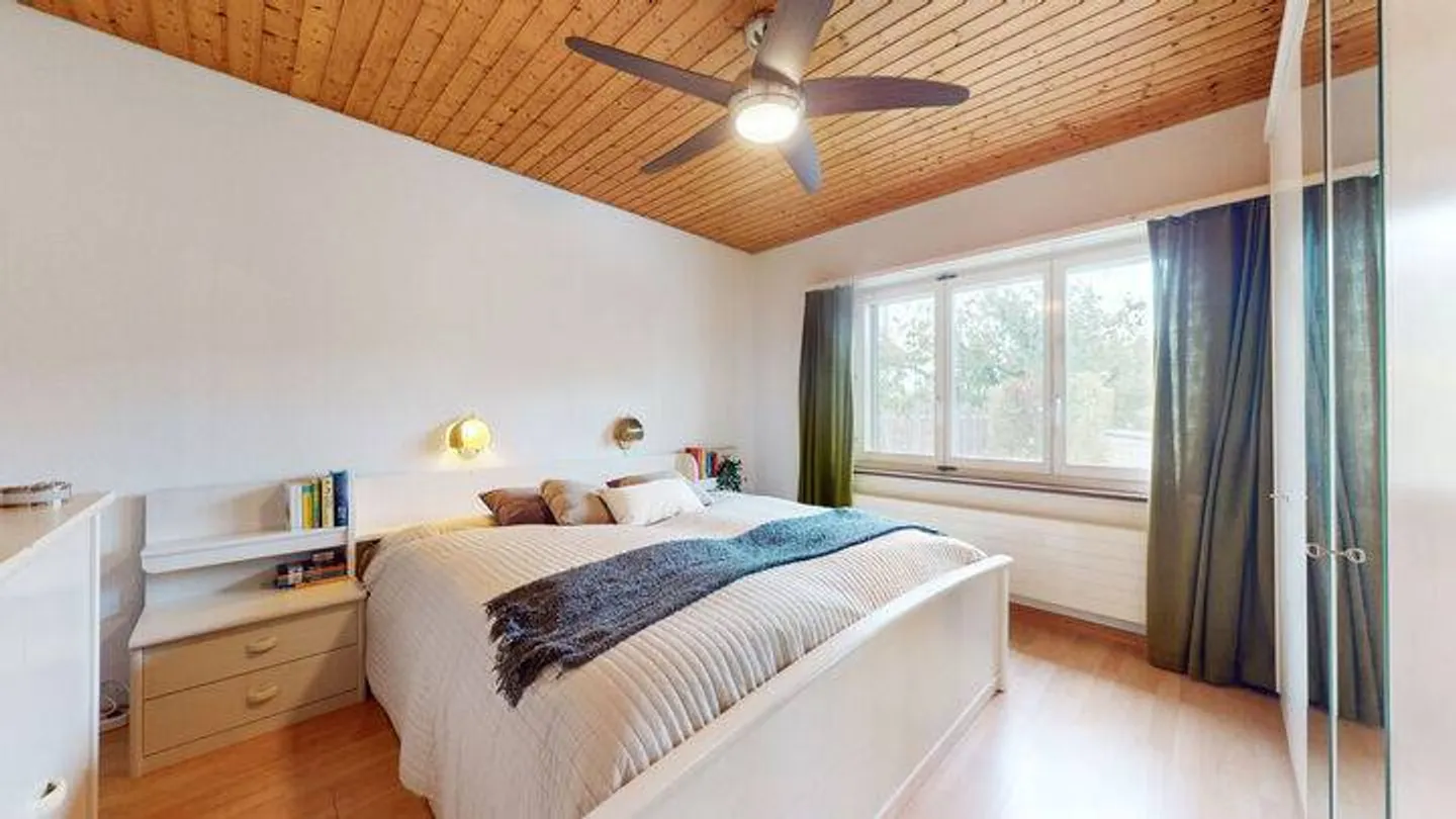 Charming Family Home with Pool - Photo 6 of 9