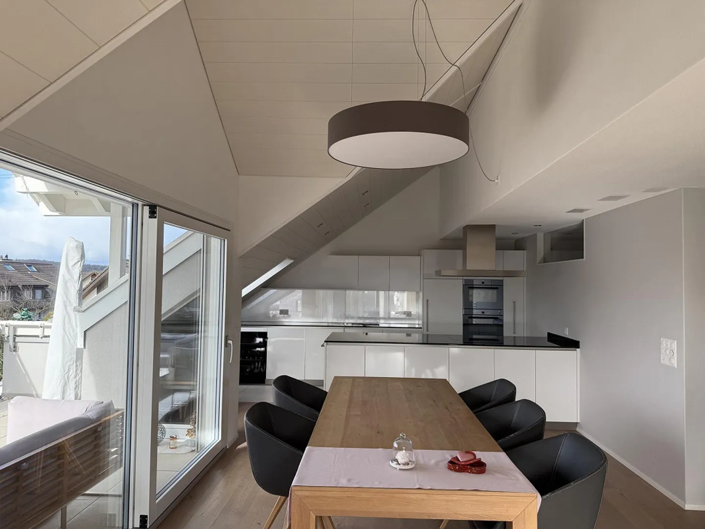 Moderno attico di 5,5 stanze in standard Minergie - Foto 2 di 13