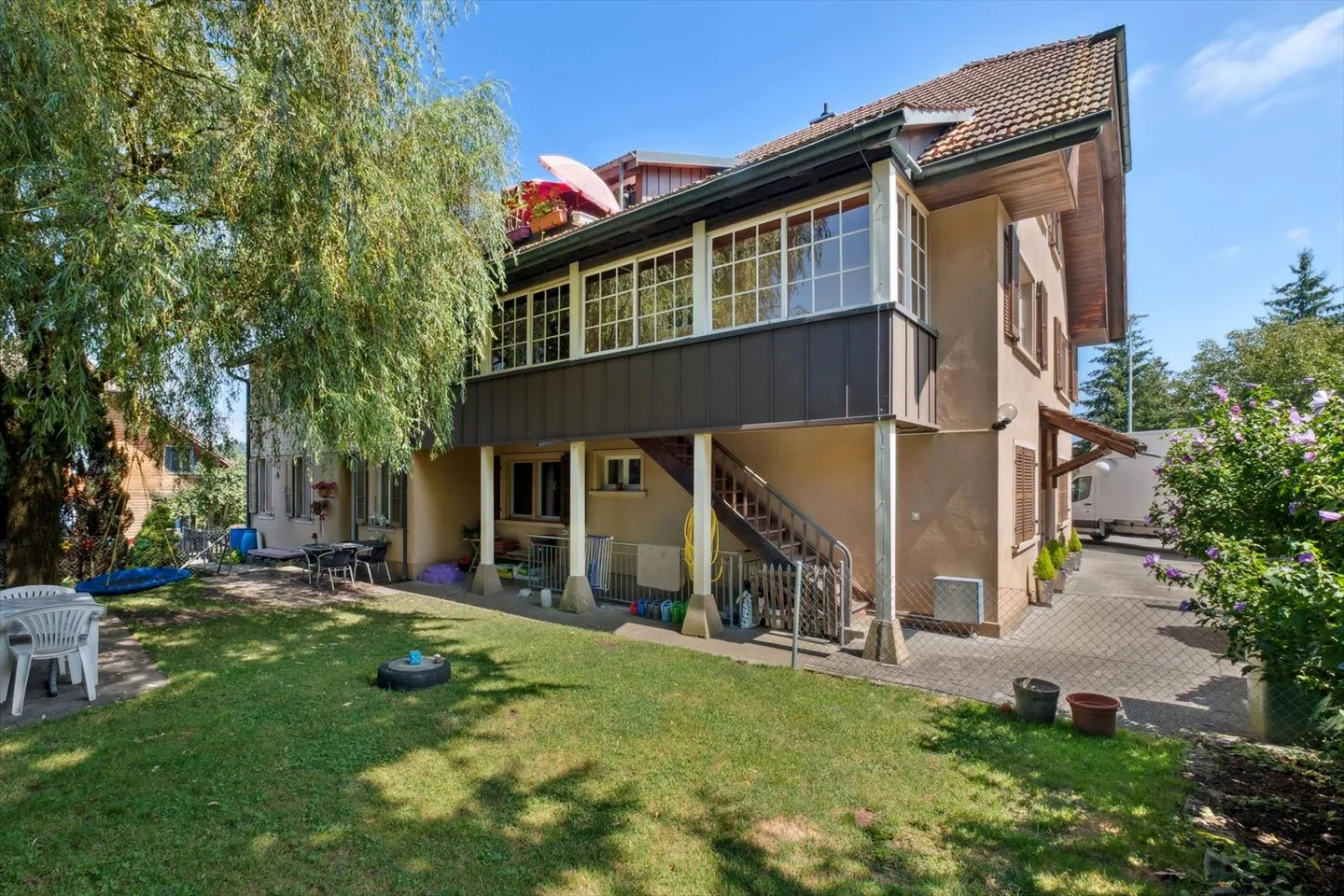 Proprietà ben tenuta con nove appartamenti - Foto 10 di 13