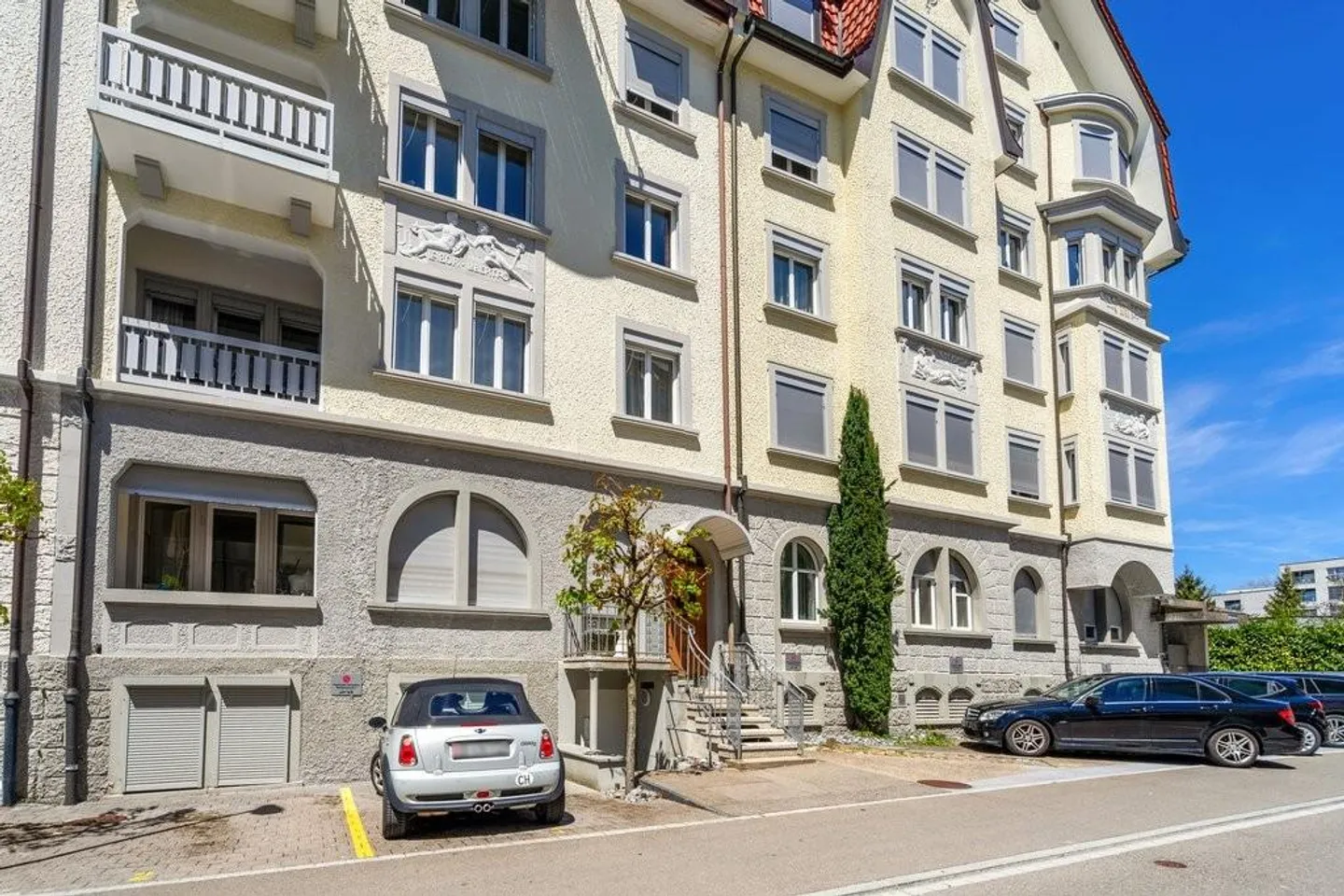 Old building apartment with modern elements on the mezzanine floor - Photo 1 of 8