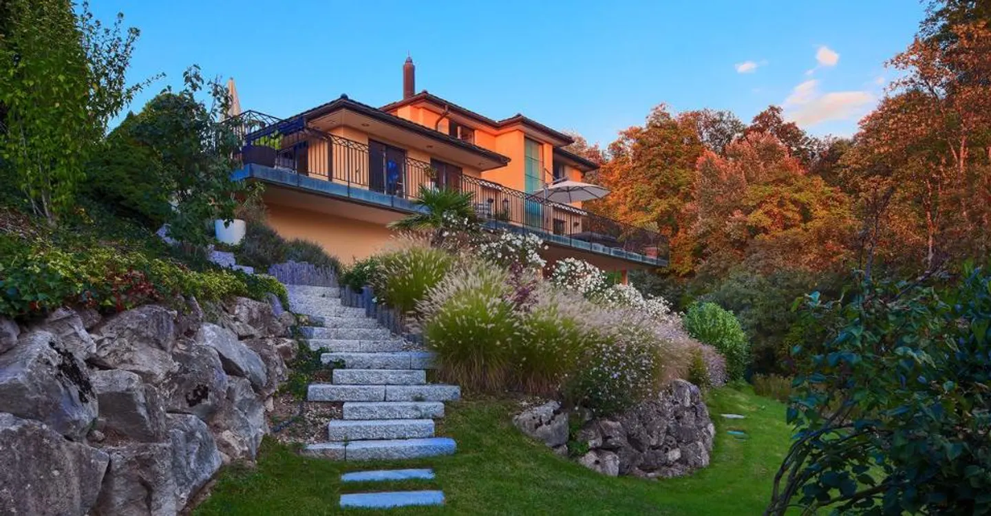 Exceptional villa with breathtaking views, between lake and nature - Photo 6 of 12