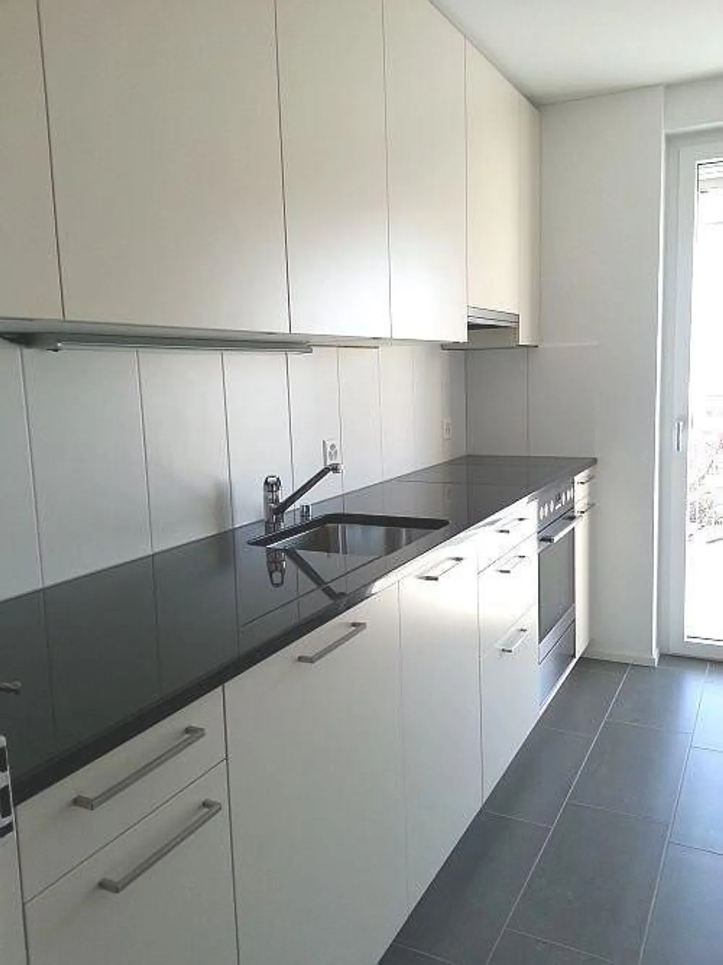 Old building apartment with modern elements on the mezzanine floor - Photo 3 of 8