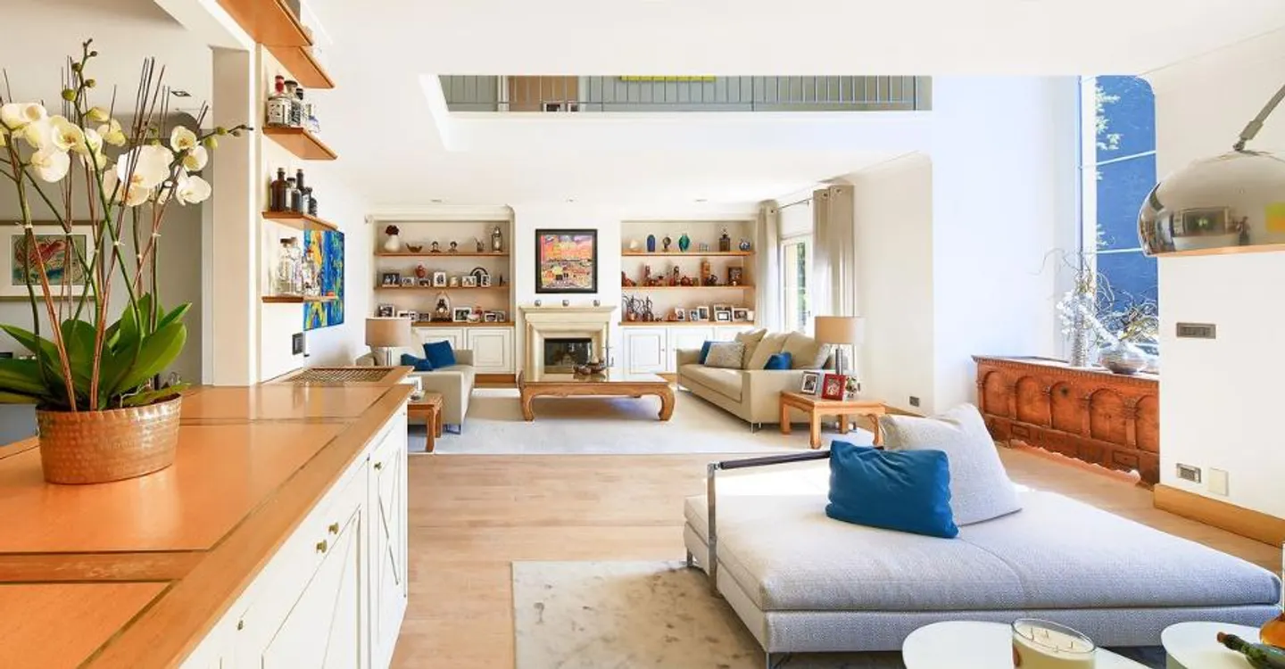 Exceptional villa with breathtaking views, between lake and nature - Photo 8 of 12