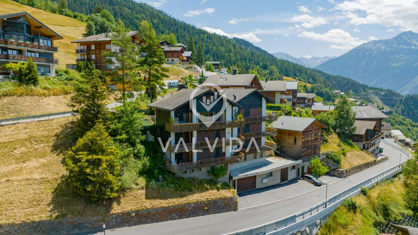 Incantevole appartamento duplex di 3,5 locali con vista mozzafiato ad Albinen - Foto 3 di 14