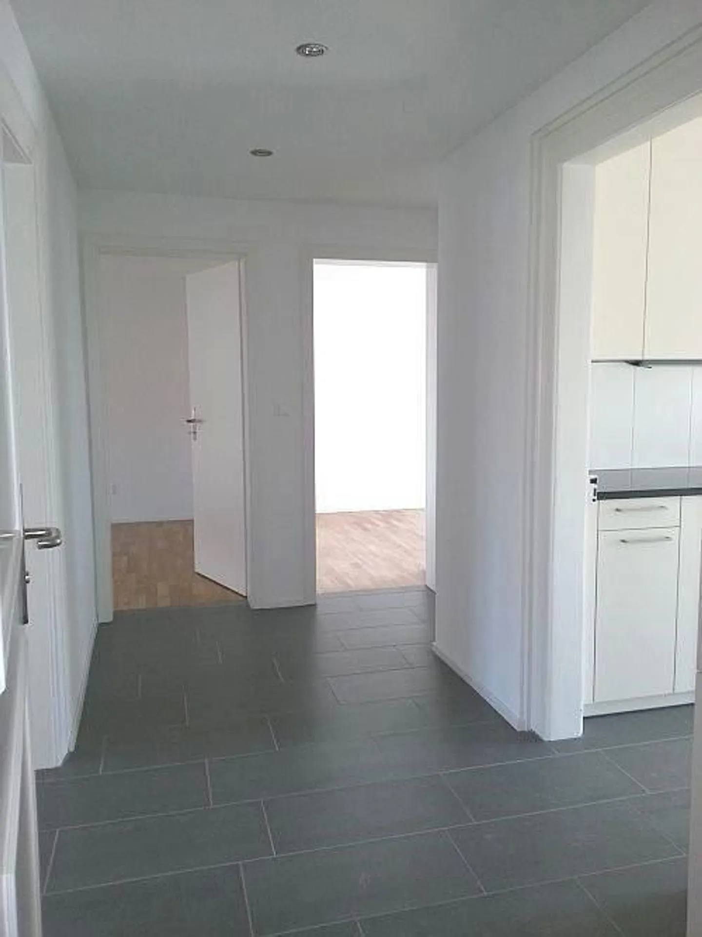 Old building apartment with modern elements on the mezzanine floor - Photo 6 of 8