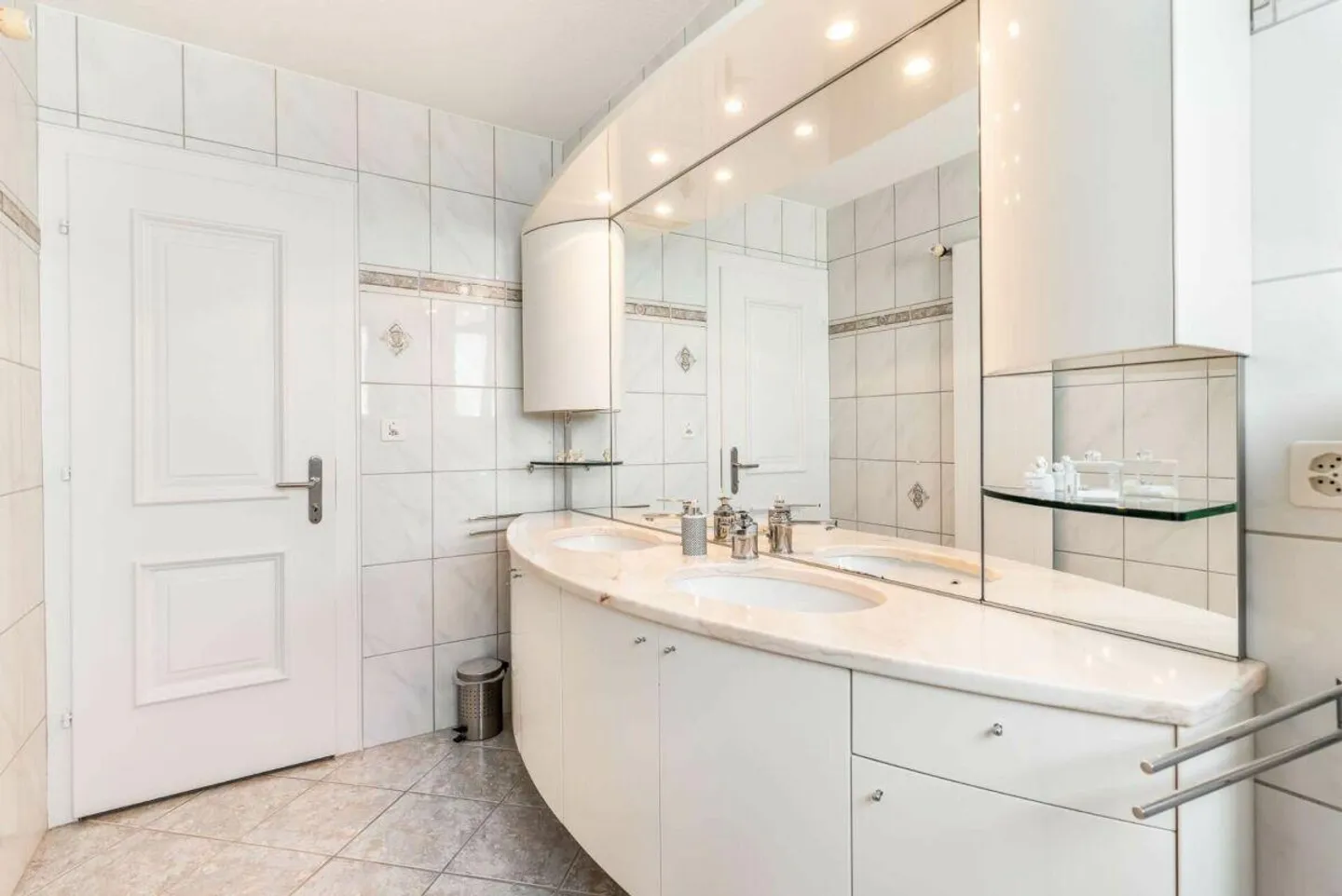 Ampio Spazio per Vivere: Casa Unifamiliare di 8,5 Stanze a Bernhardzell - Foto 7 di 20