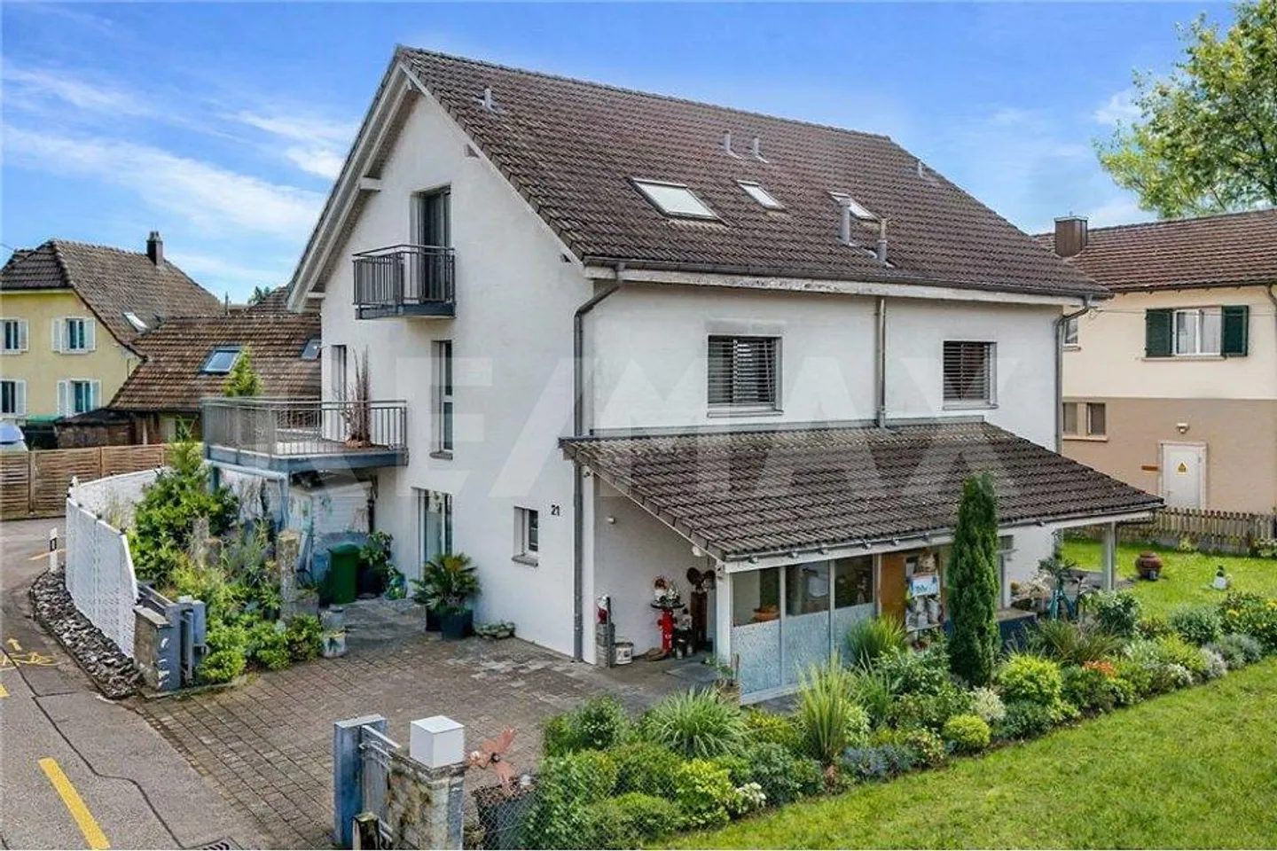 150+ m² living space, hobby room, winter garden, carport, garages for m... - Photo 1 of 13