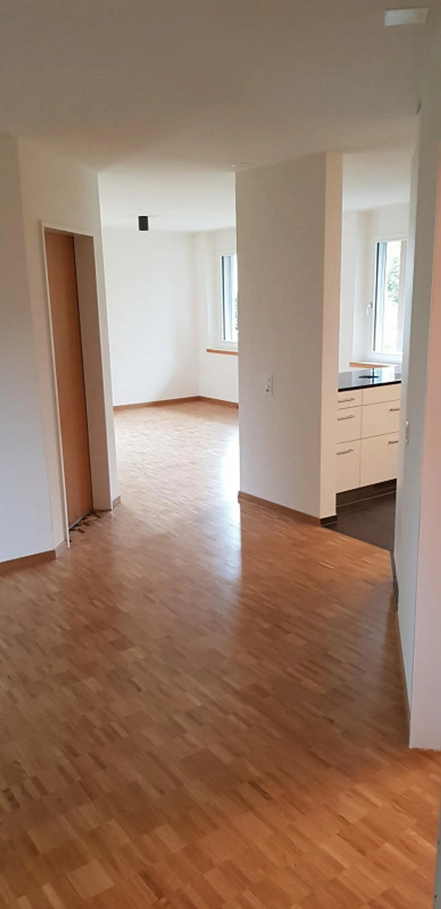 Vivre avec caractère : Plan d'étage spécial et coin salon confortable - Photo 3 sur 7