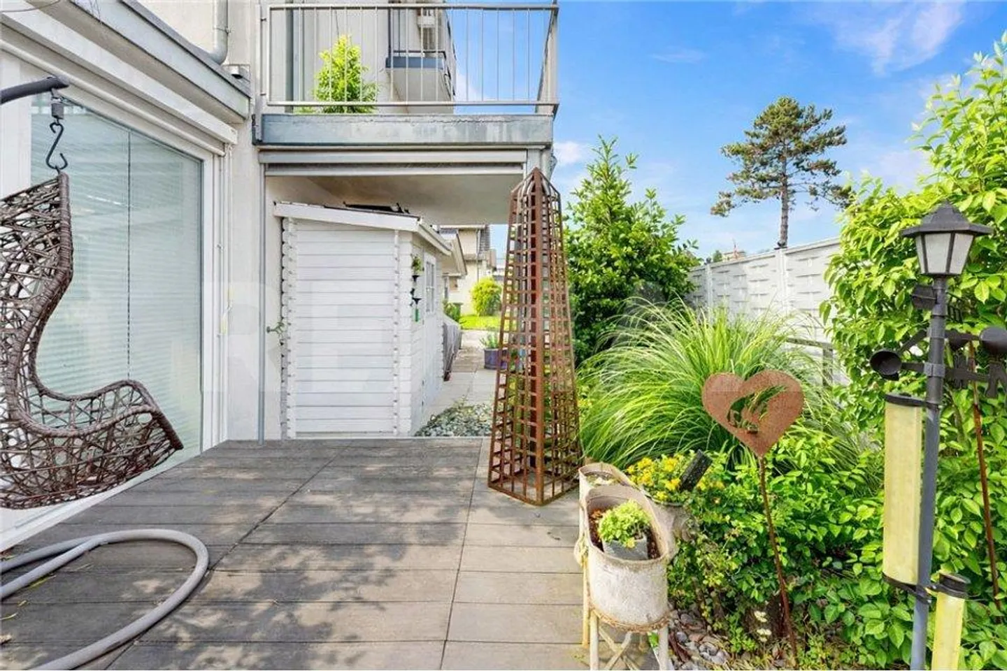 150+ m² living space, hobby room, winter garden, carport, garages for m... - Photo 7 of 13