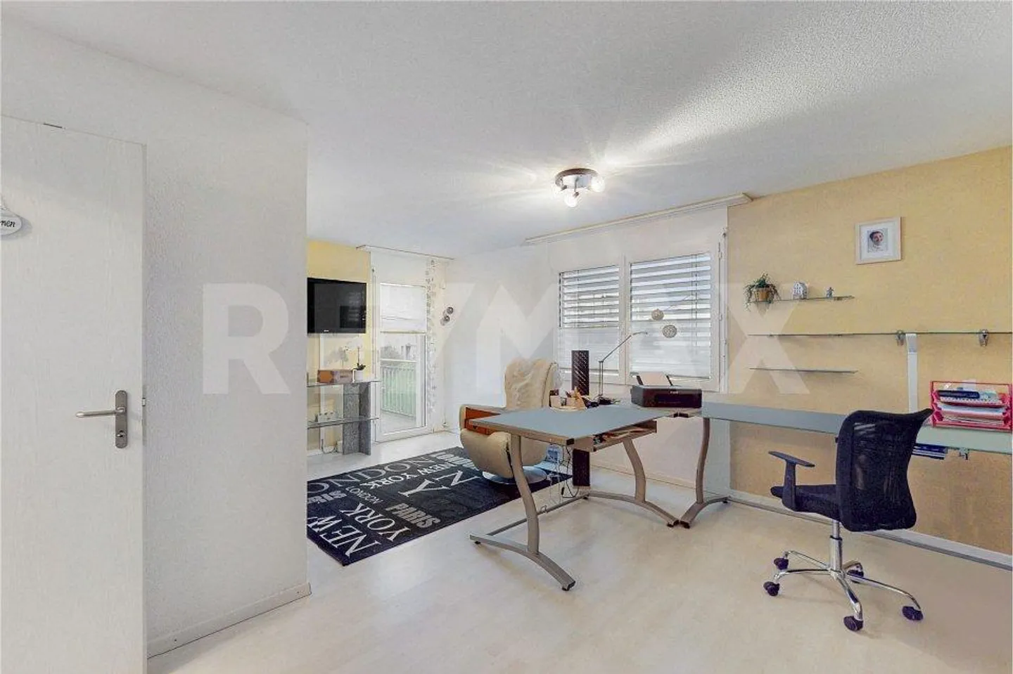 150+ m² living space, hobby room, winter garden, carport, garages for m... - Photo 9 of 13