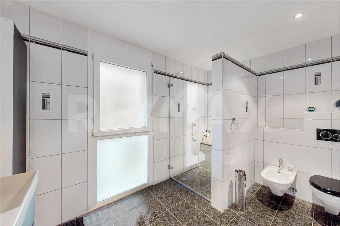 150+ m² living space, hobby room, winter garden, carport, garages for m... - Photo 10 of 13