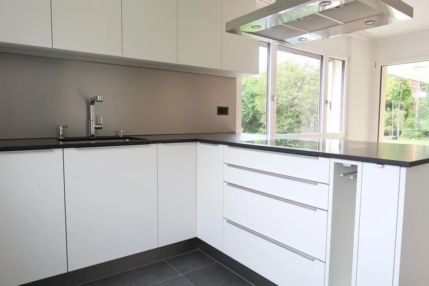 Prima occupazione dopo ristrutturazione: Appartamento attraente di 5,5 stanze - Foto 3 di 10