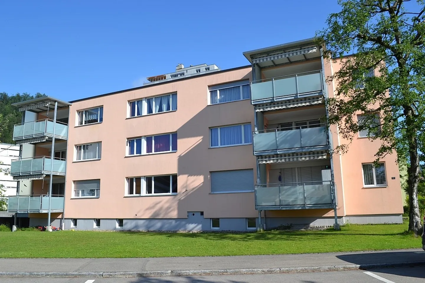 Appartement 2.5 pièces dans un quartier résidentiel calme - Photo 1 sur 5