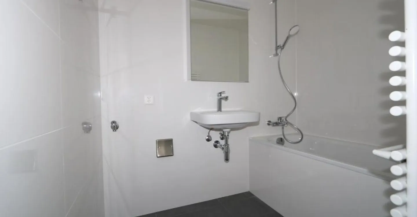 5-room crossing apartment with Loggia - Photo 8 of 14