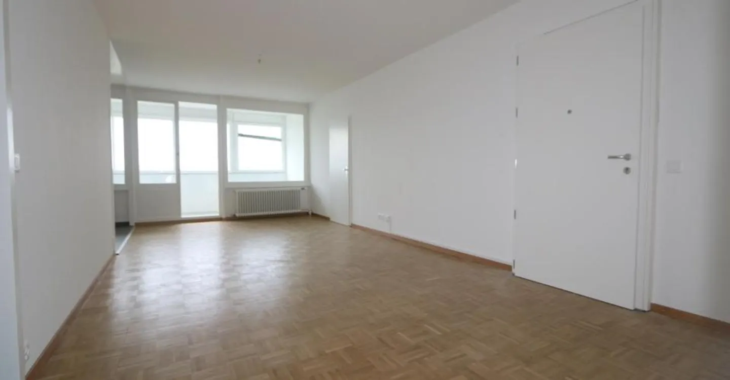 5-room crossing apartment with Loggia - Photo 1 of 14