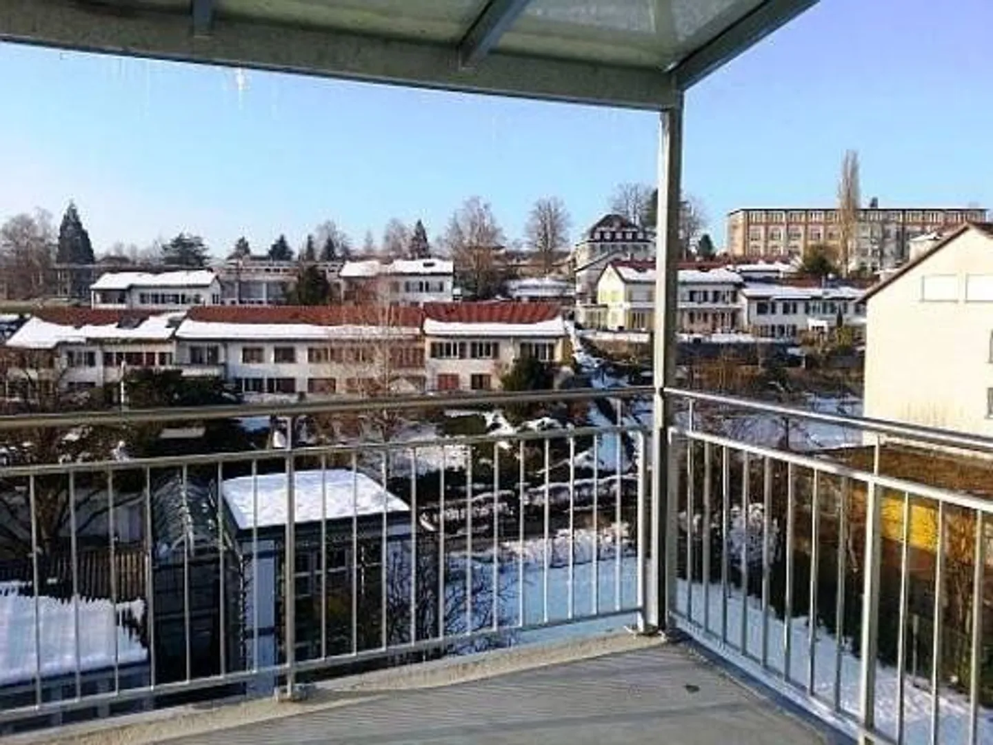 Old building apartment with modern elements on the mezzanine floor - Photo 7 of 8