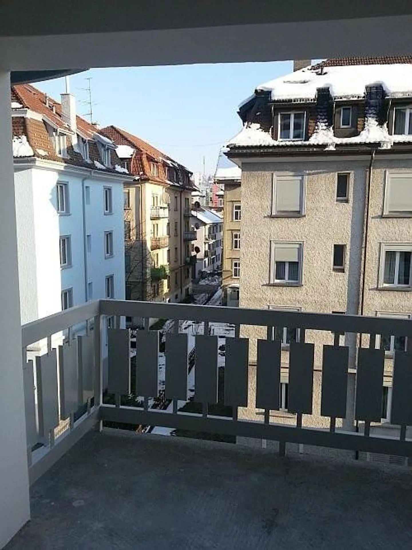 Old building apartment with modern elements on the mezzanine floor - Photo 8 of 8