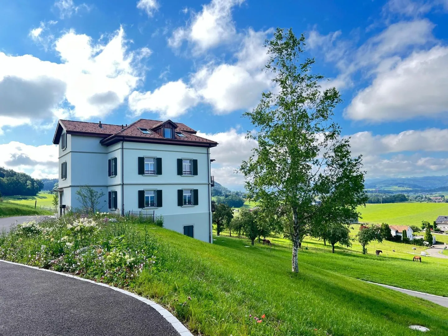 Dreamlike 5-Room Maisonette Apartment with a View - Living in Greenery near Wil - Photo 1 of 16