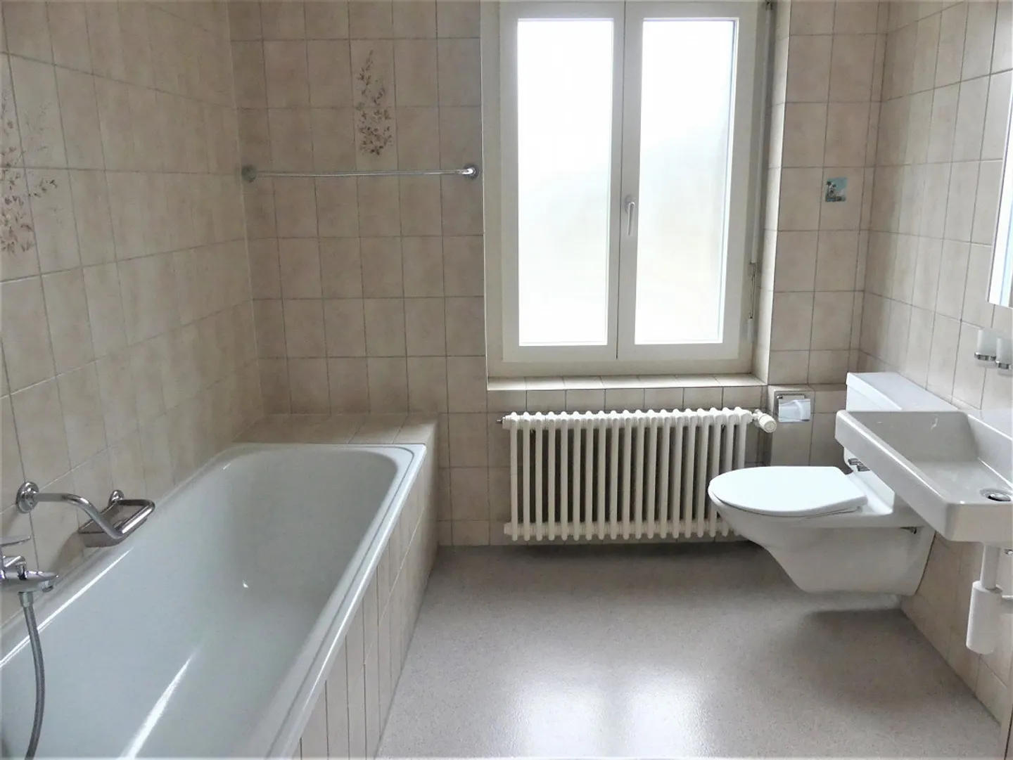 appartamento luminoso di 4 stanze nel quartiere Riethüsli - Foto 3 di 7