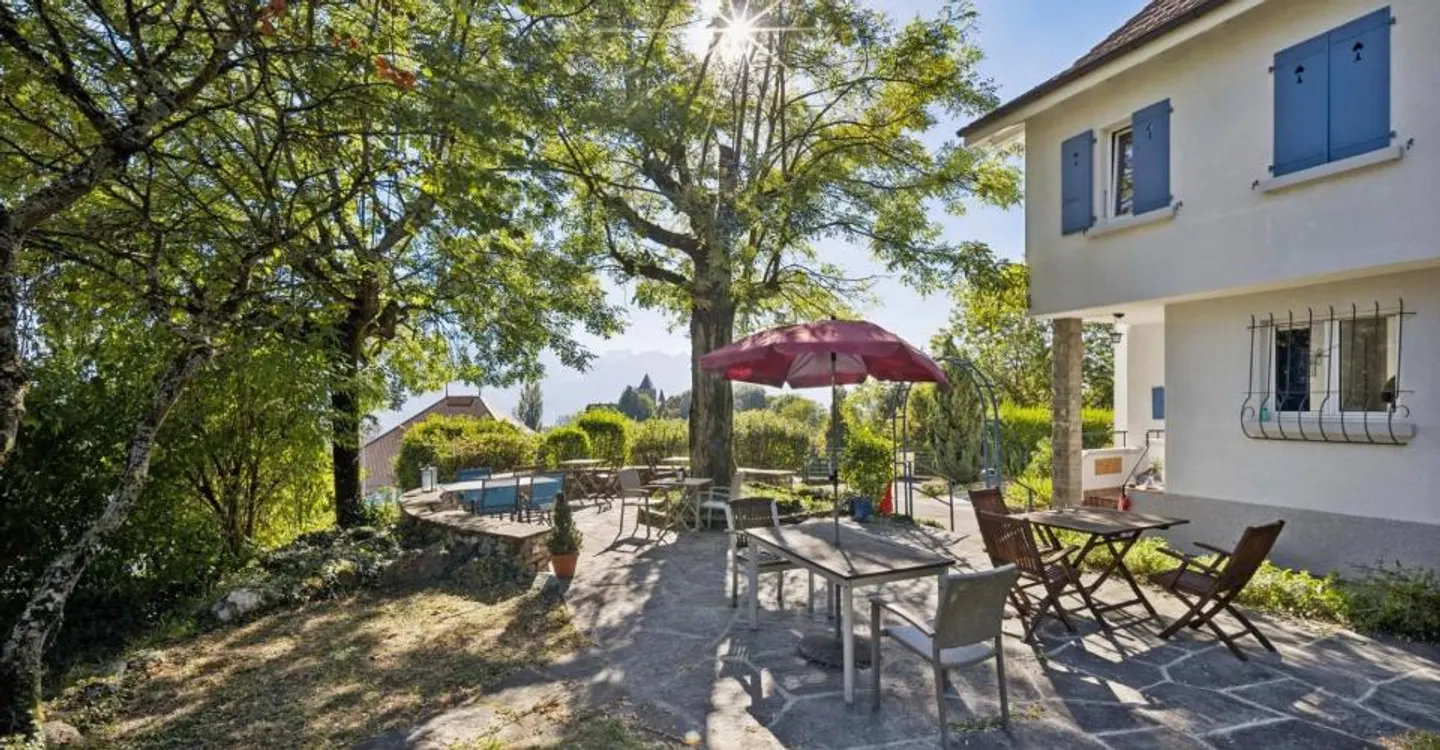 12.5-room property in the heart of Blonay with lake view - Photo 2 of 11
