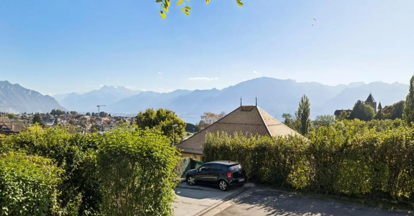 12.5-room property in the heart of Blonay with lake view - Photo 3 of 11