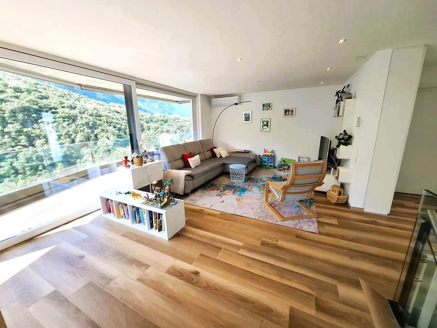 Casa unifamiliare a Giubiasco, Canton Ticino: un bagno di luce e vista mozzafiato - Foto 1 di 13