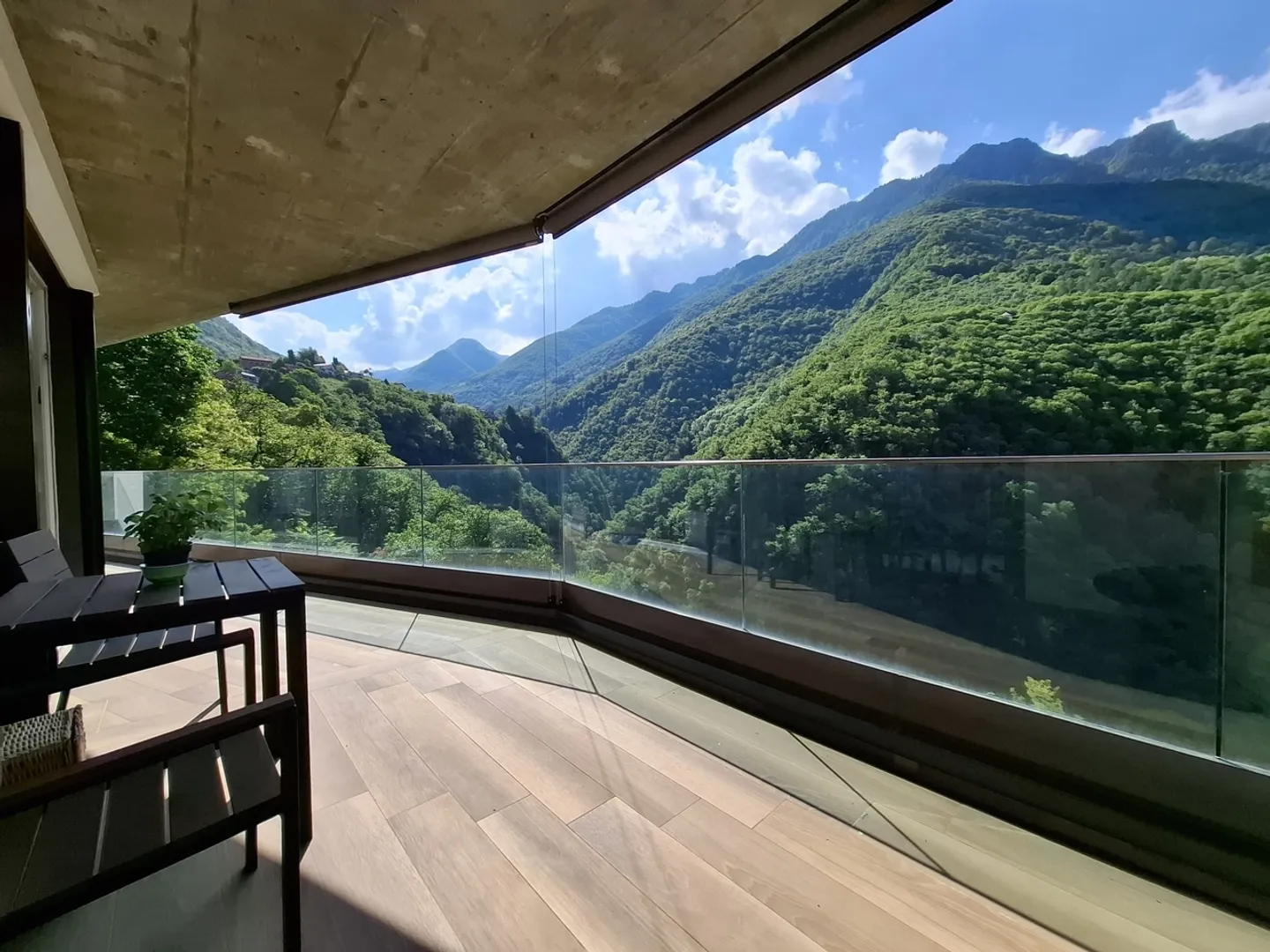 Casa unifamiliare a Giubiasco, Canton Ticino: un bagno di luce e vista mozzafiato - Foto 10 di 13