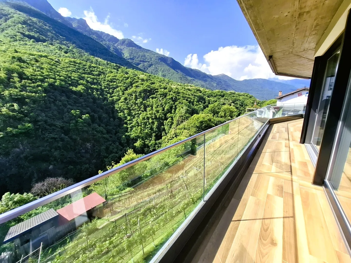 Casa unifamiliare a Giubiasco, Canton Ticino: un bagno di luce e vista mozzafiato - Foto 11 di 13