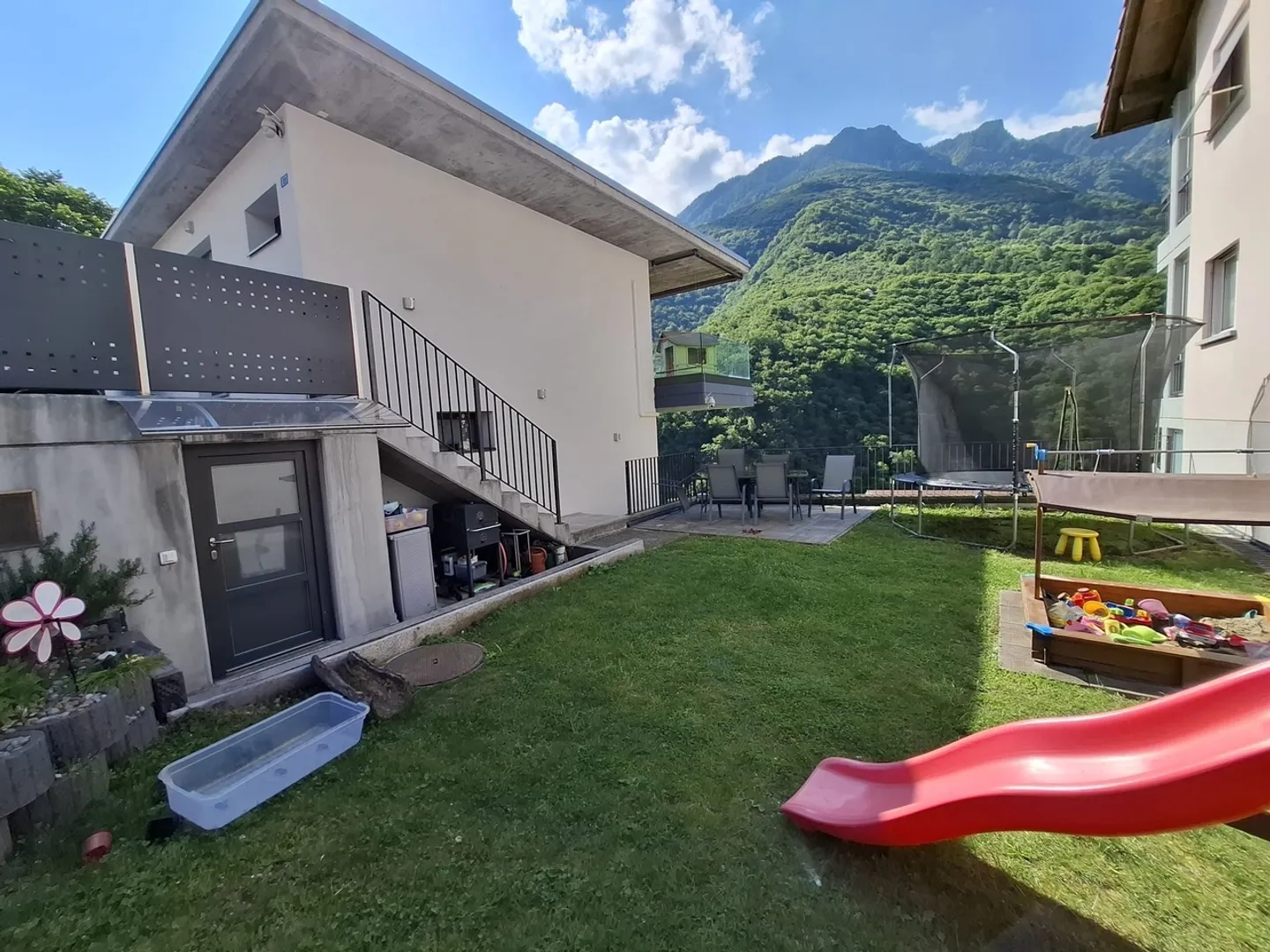 Casa unifamiliare a Giubiasco, Canton Ticino: un bagno di luce e vista mozzafiato - Foto 12 di 13