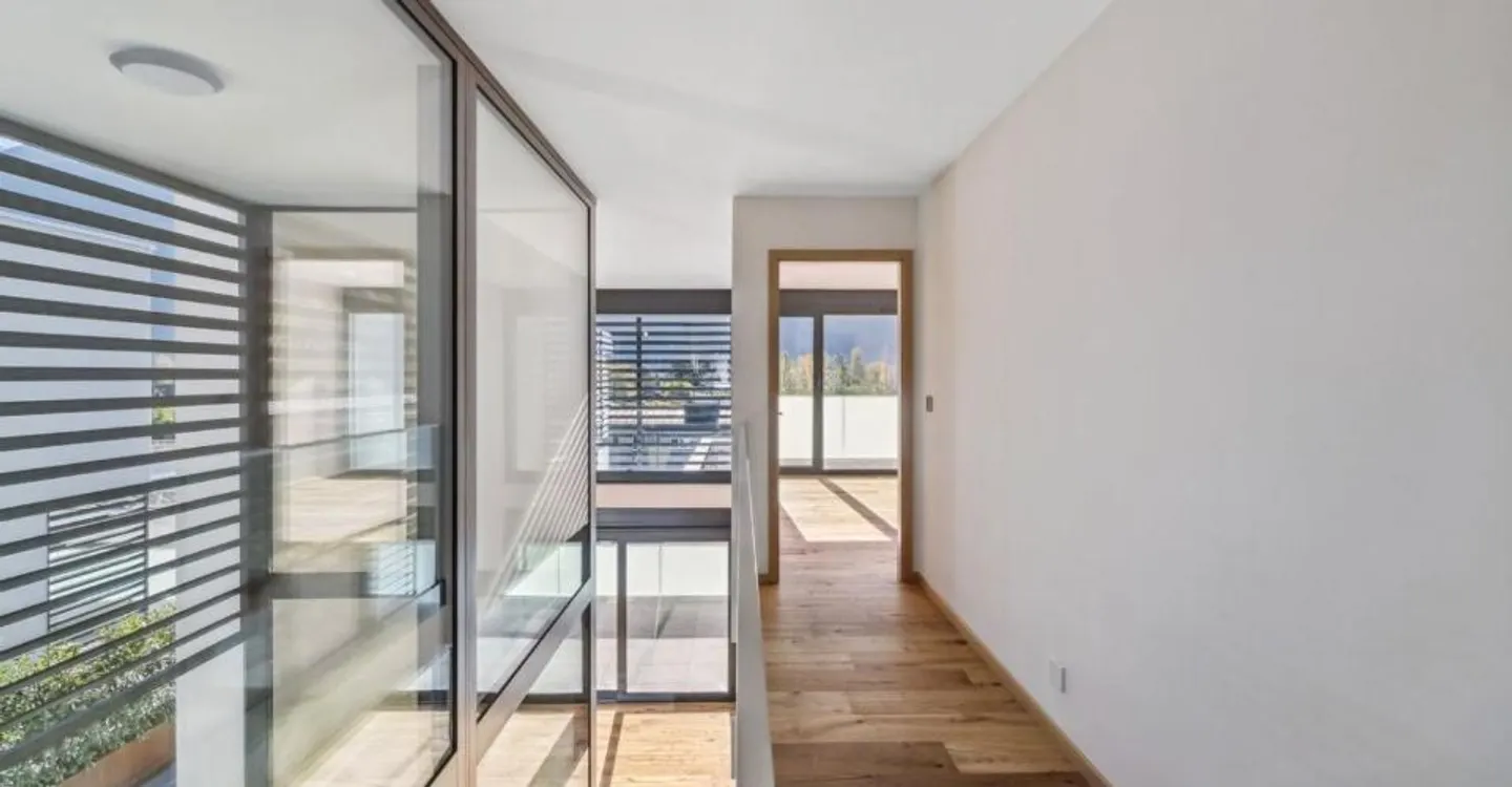 Contemporary Villa with Stunning Views - Photo 11 of 13