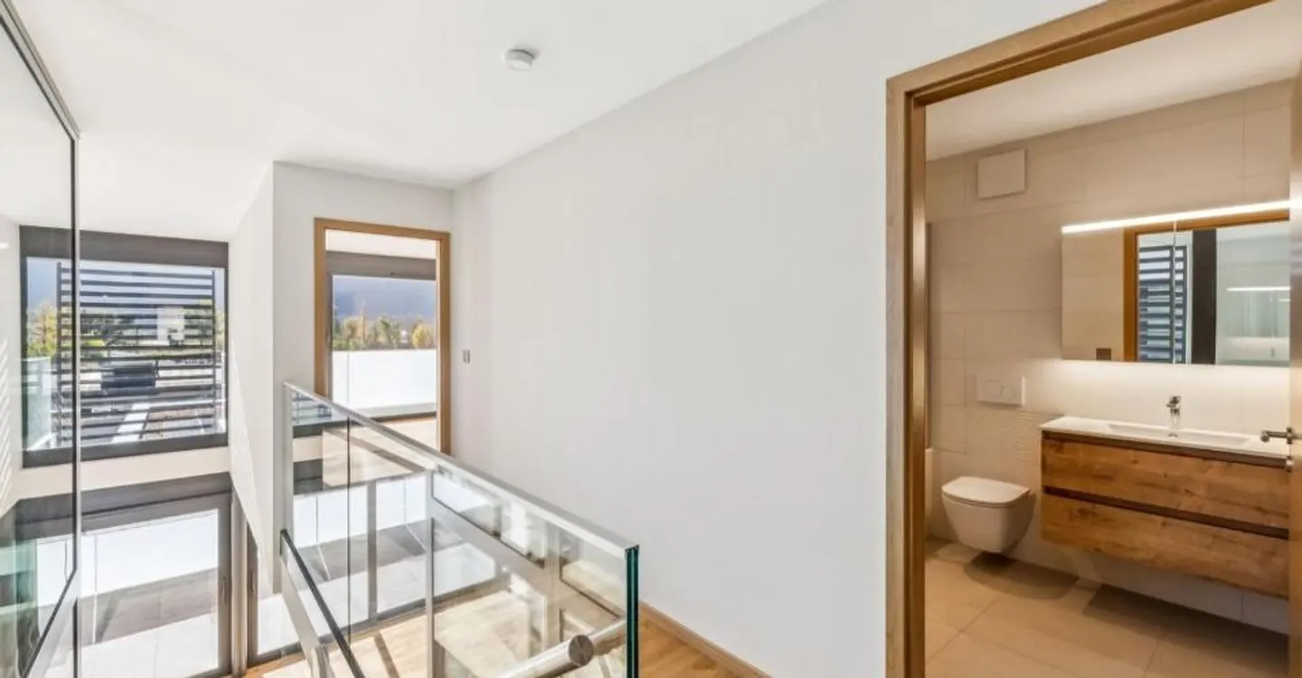 Contemporary Villa with Stunning Views - Photo 12 of 13