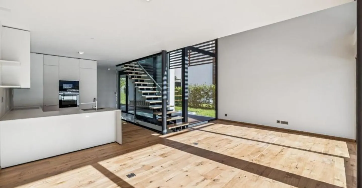 Contemporary Villa with Stunning Views - Photo 4 of 13