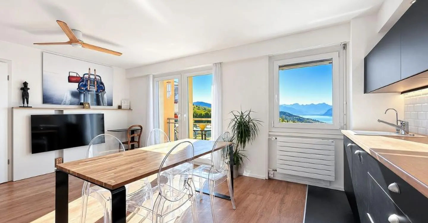 Elegante 2,5-Zimmer-Wohnung, Panoramablick auf den See und die Alpen - Foto 3 von 13