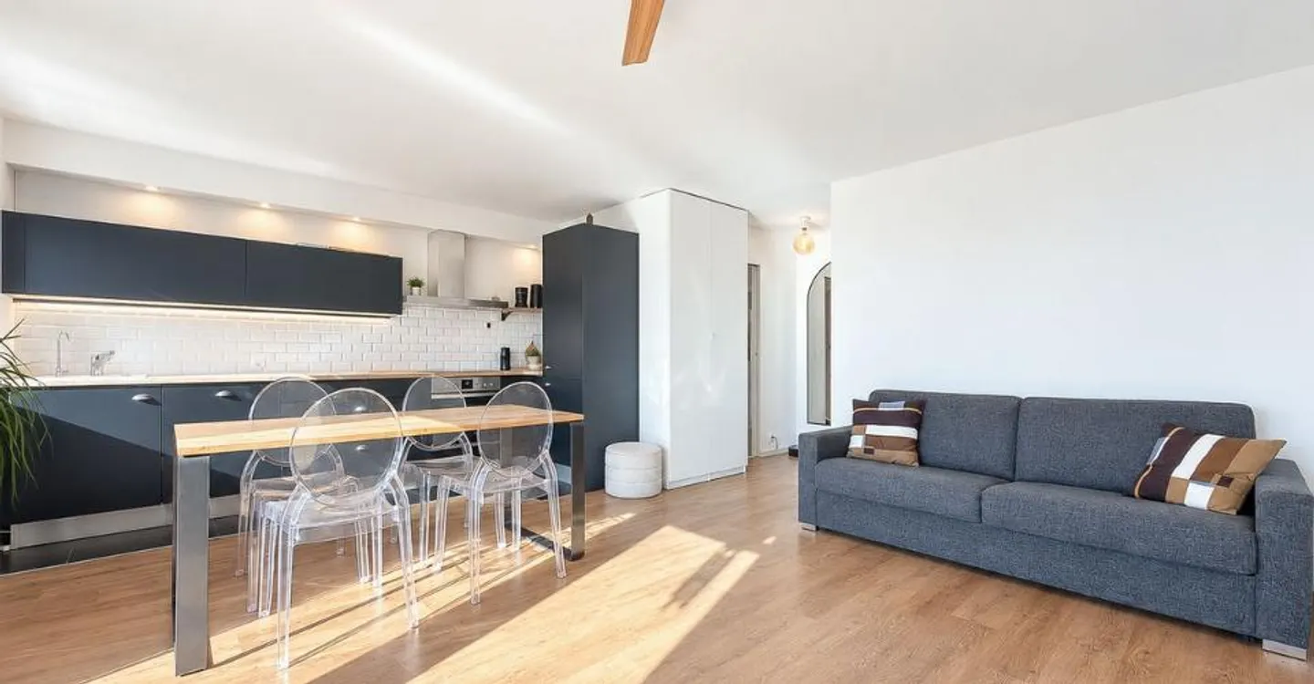 Elegante 2,5-Zimmer-Wohnung, Panoramablick auf den See und die Alpen - Foto 4 von 13