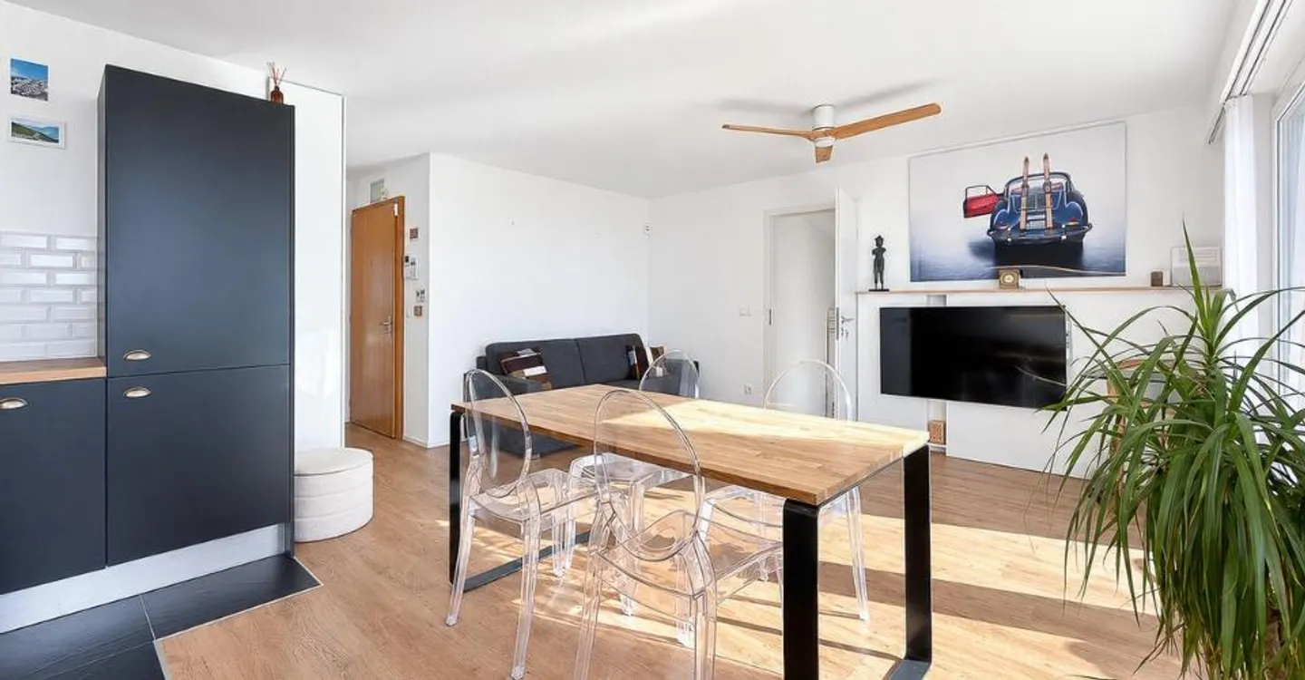 Elegante 2,5-Zimmer-Wohnung, Panoramablick auf den See und die Alpen - Foto 5 von 13
