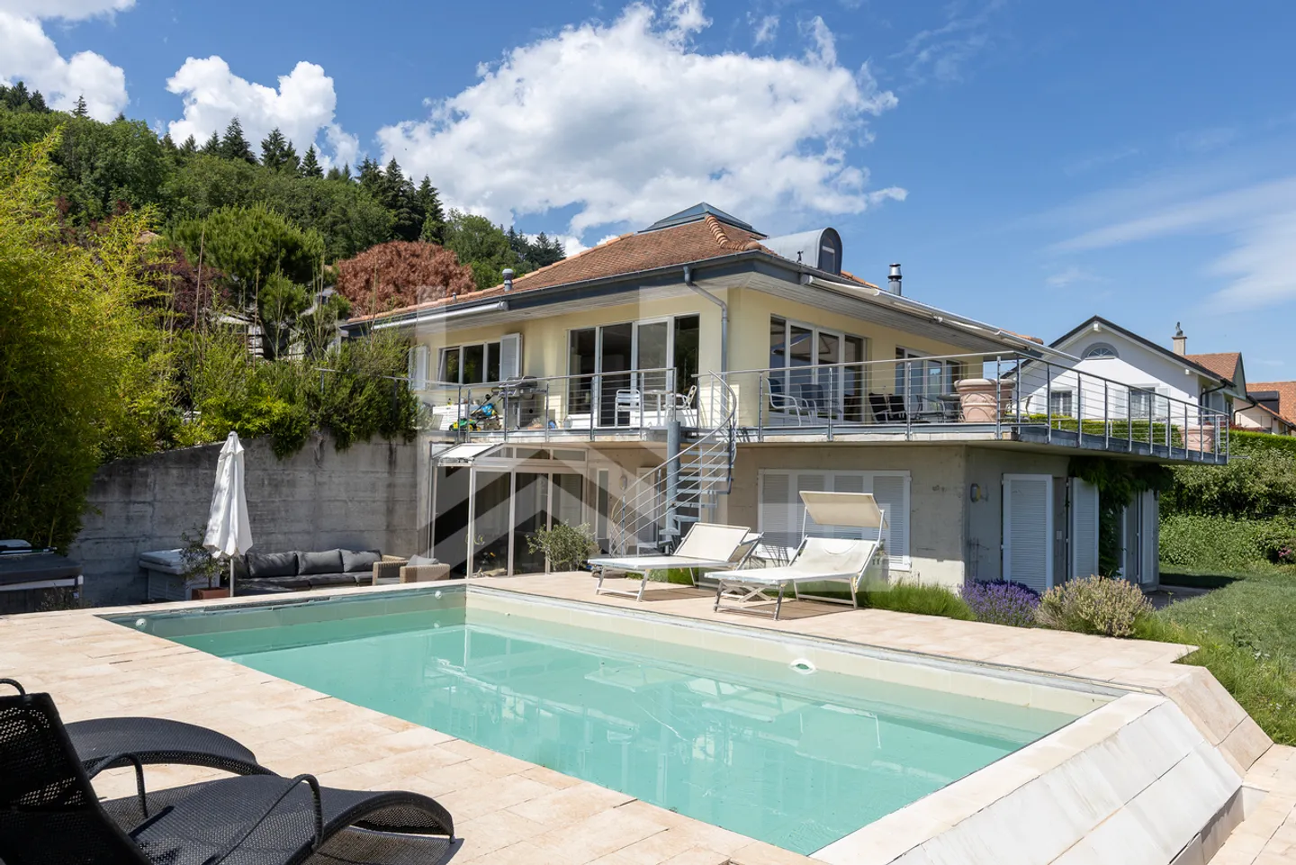 Belle propriété contemporaine avec vue panoramique - Photo 21 sur 23