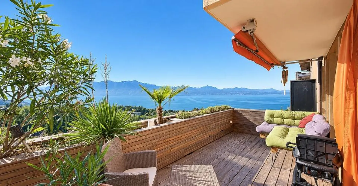 Elegante 2,5-Zimmer-Wohnung, Panoramablick auf den See und die Alpen - Foto 12 von 13