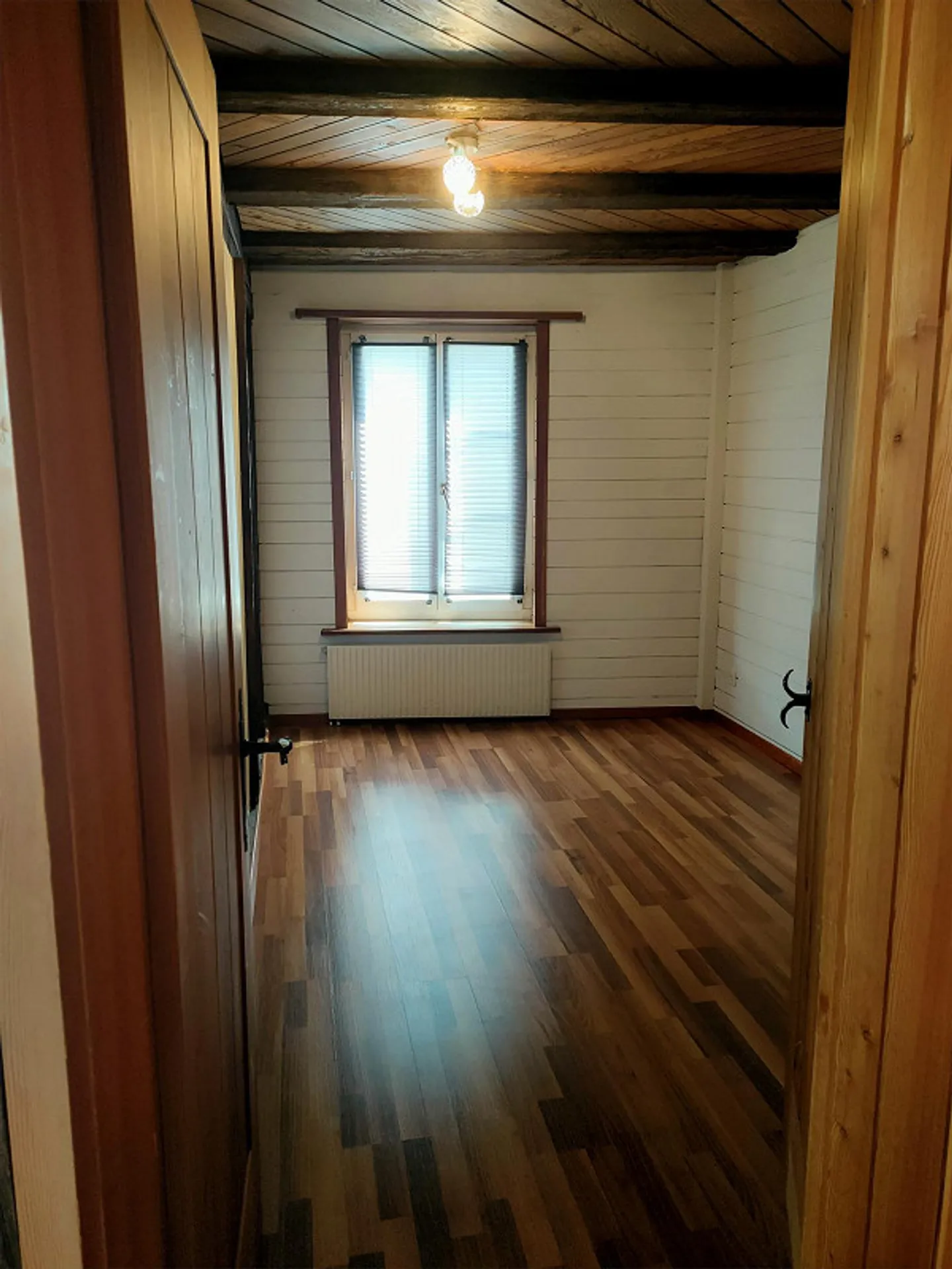 Appartement de 2,5 pièces avec balcon, en plein centre - Photo 2 sur 4