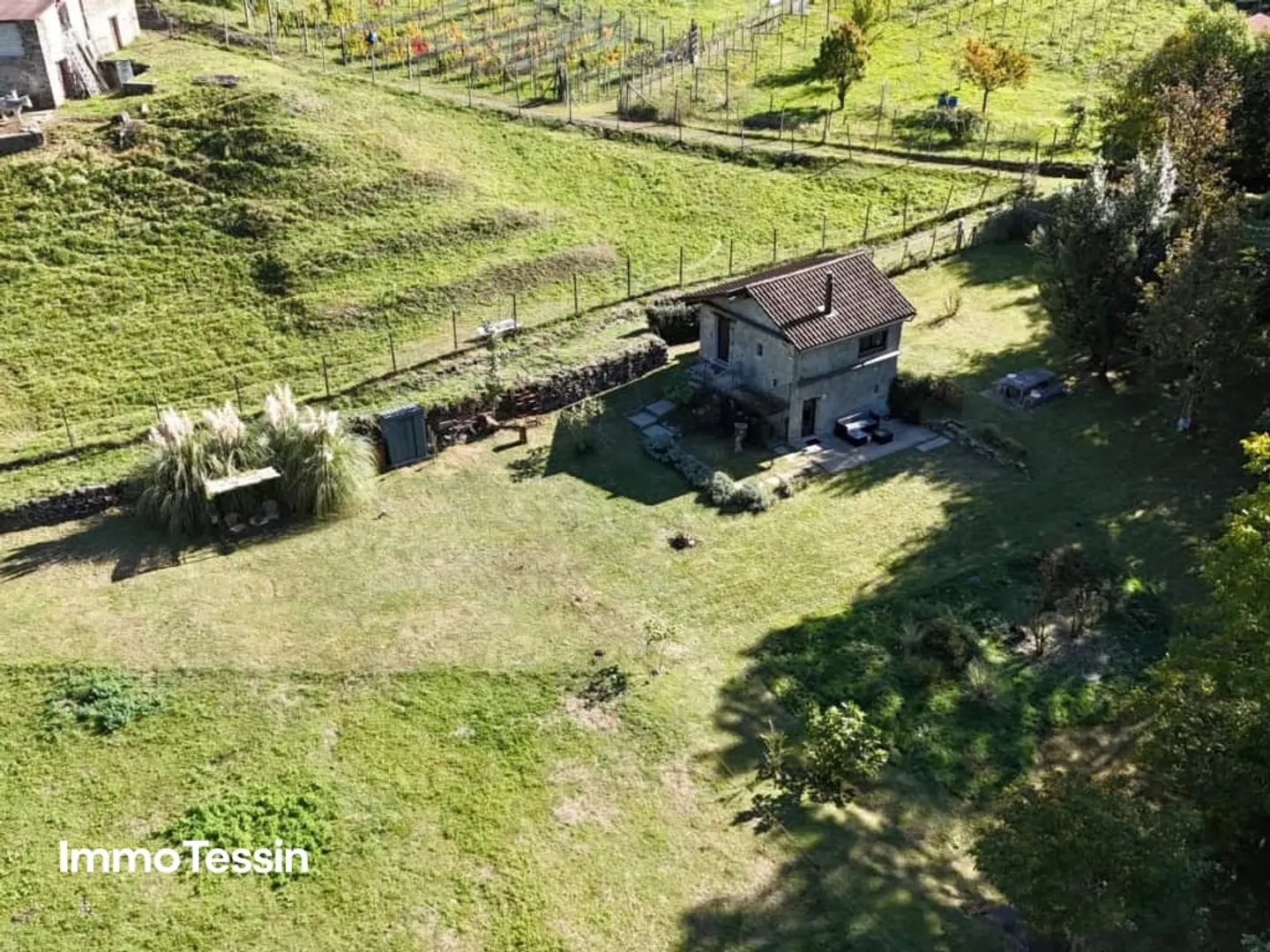 OPPORTUNITÀ: Rustico ultra moderno in una posizione unica con un enorme terreno di 4500 m2 e assoluta privacy - Foto 1 di 13