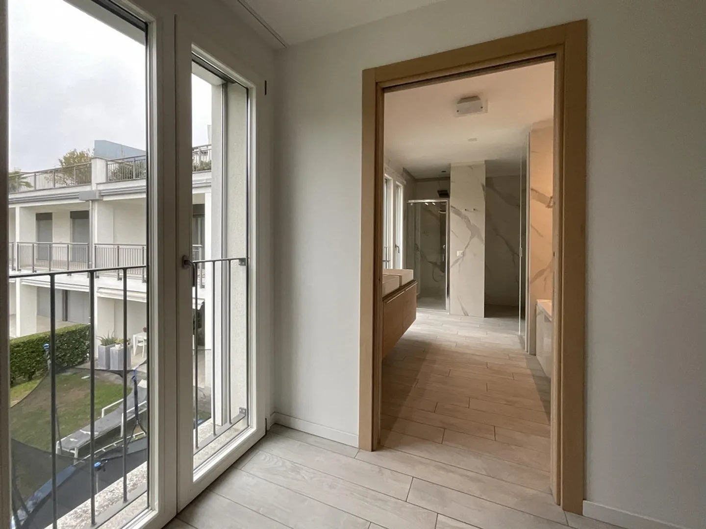 CASLANO - AMPIO APPARTAMENTO DI 6,5 LOCALI CON PISCINA IN VENDITA - Foto 11 di 13