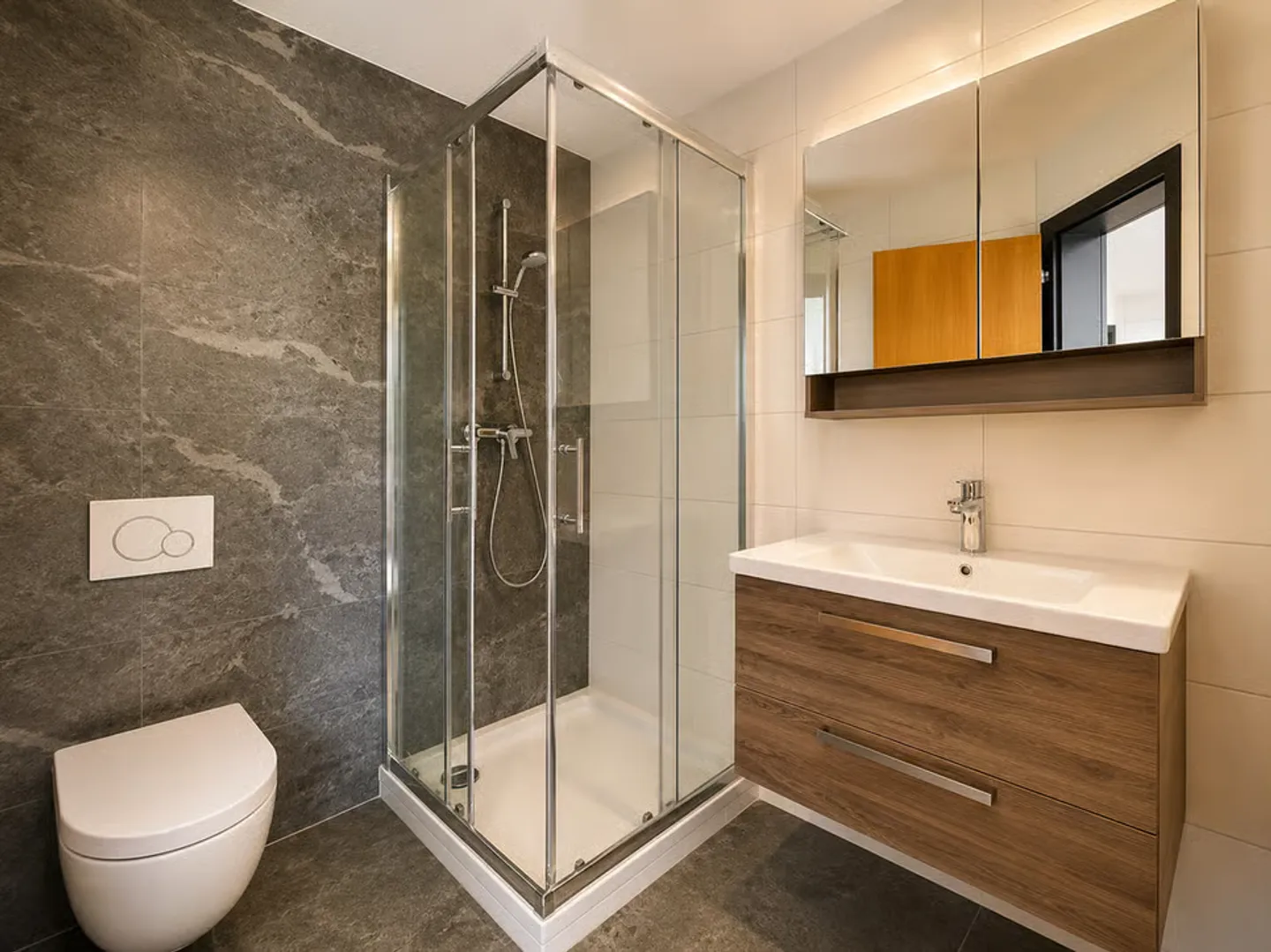 Investissement de choix - 3 logements & cabinet médical - Photo 3 of 6
